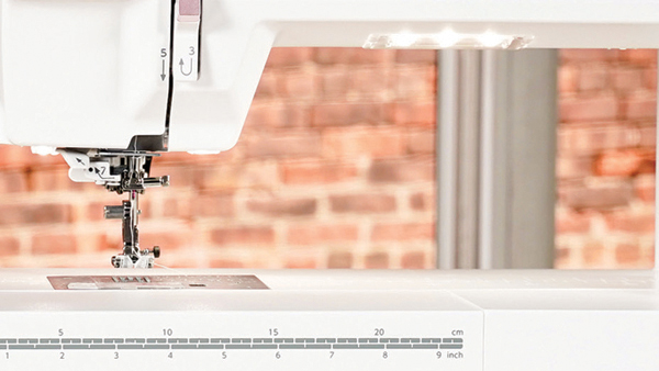 Easy-to-use embroidery designs Janome Horizon 9410QC Sewing Machine
