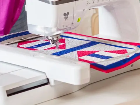 Multiple language settings Brother Stellaire 2 XJ2 Sewing Machine