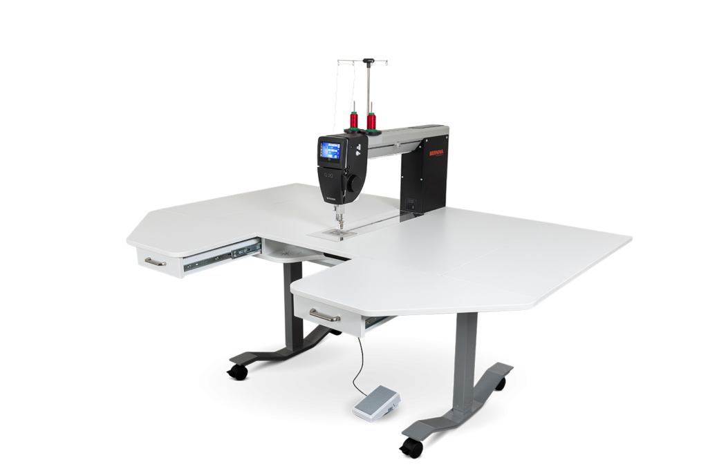 Extensive design library Bernina Q16