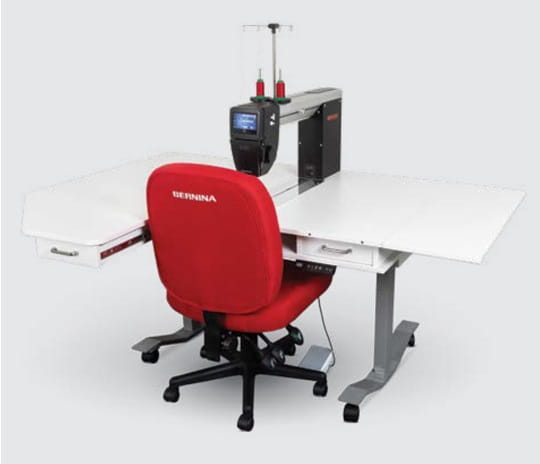 User-friendly LCD screen Bernina Q16